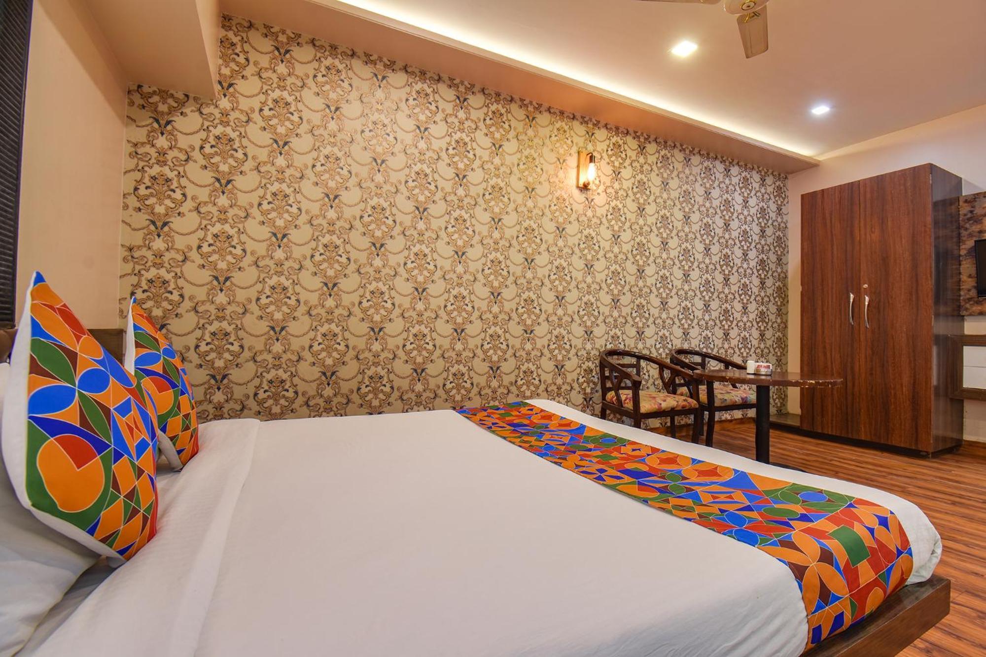 Fabexpress Glory - Nr Skywalk Bridge Hotel Pimpri-Chinchwad Exterior photo