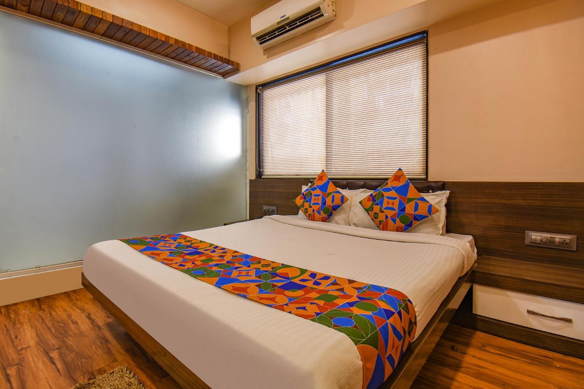 Fabexpress Glory - Nr Skywalk Bridge Hotel Pimpri-Chinchwad Exterior photo