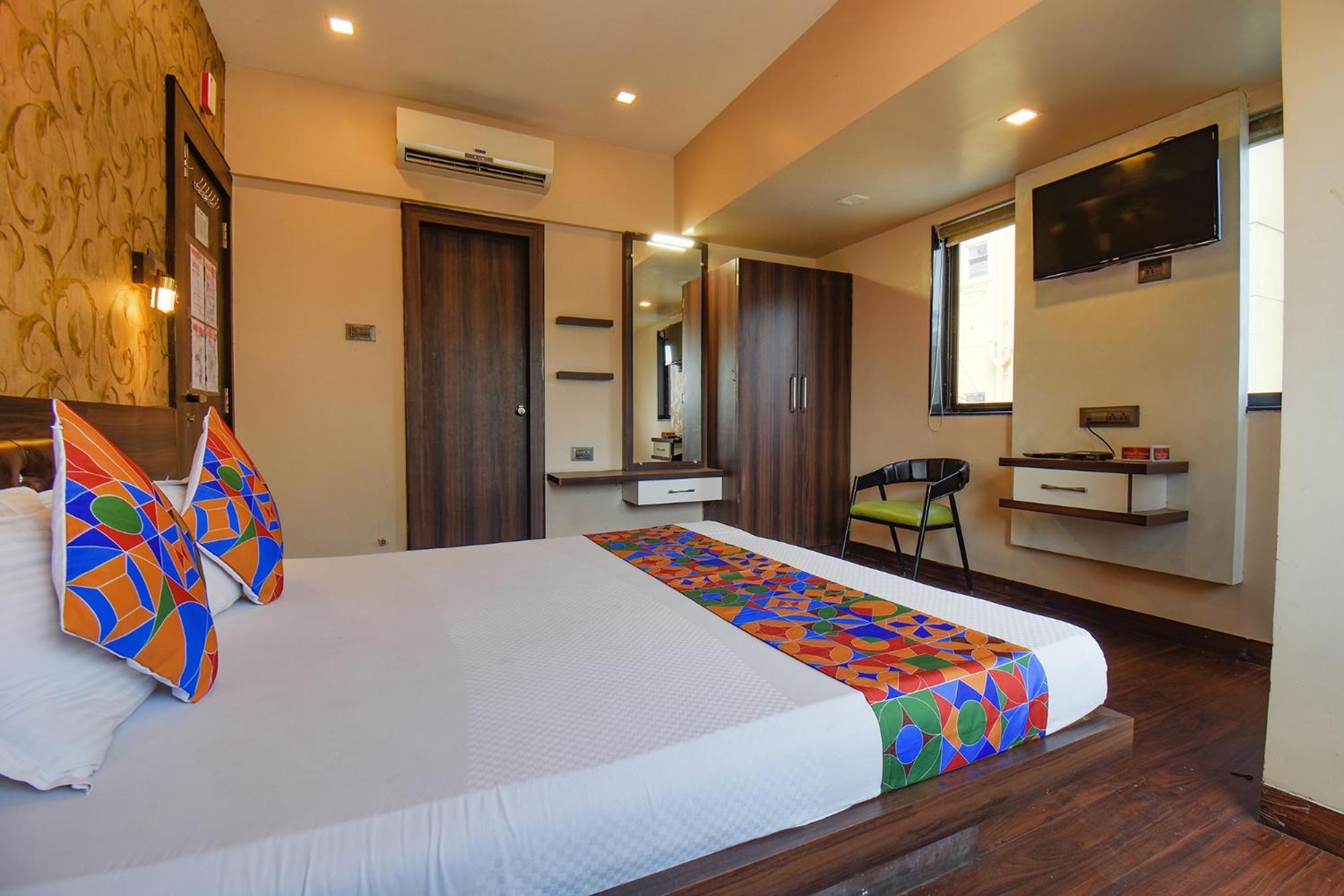 Fabexpress Glory - Nr Skywalk Bridge Hotel Pimpri-Chinchwad Exterior photo